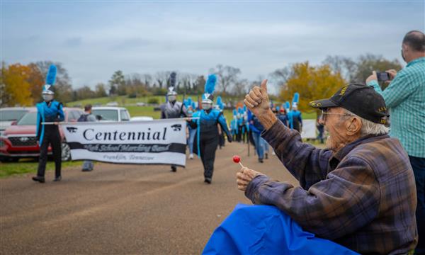 Veteran gives thumbs up during parade